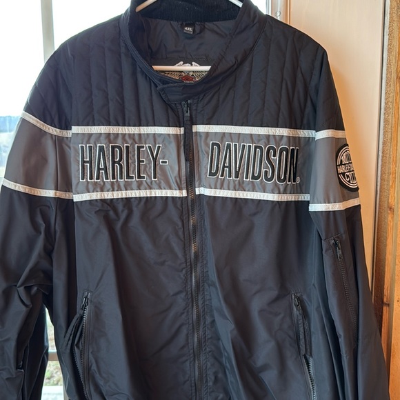 Like new HD jacket. Size is 4x but it’s a smaller fit. I wear a xxl, fit me fine - Picture 1 of 3